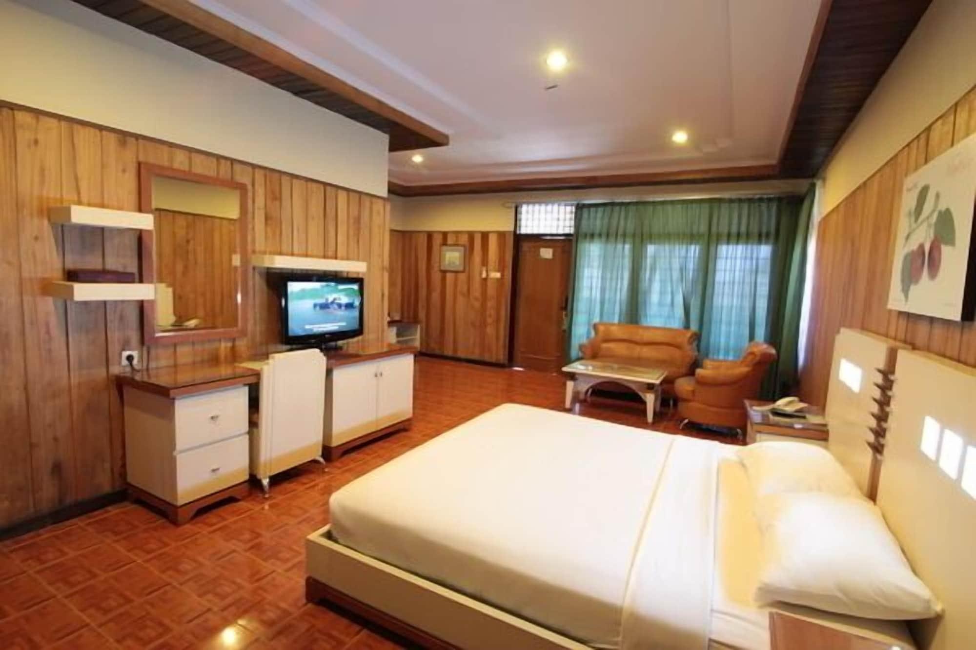 Kusuma Agrowisata Resort & Convention Malang Exterior foto